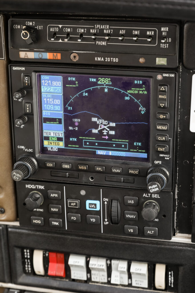 N28NS Garmin avionics stack and instrument panel