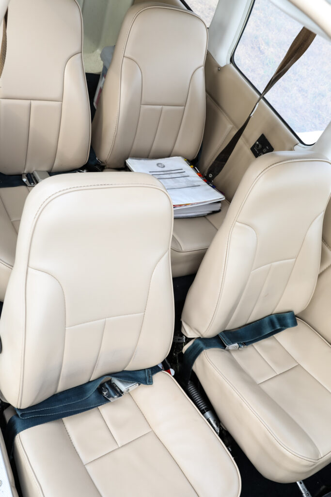 N28NS interior seating